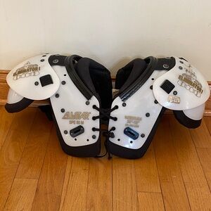 All-Star Eliminator 1 Sz M 30”-32” 80-110lbs Football Shoulder Pads